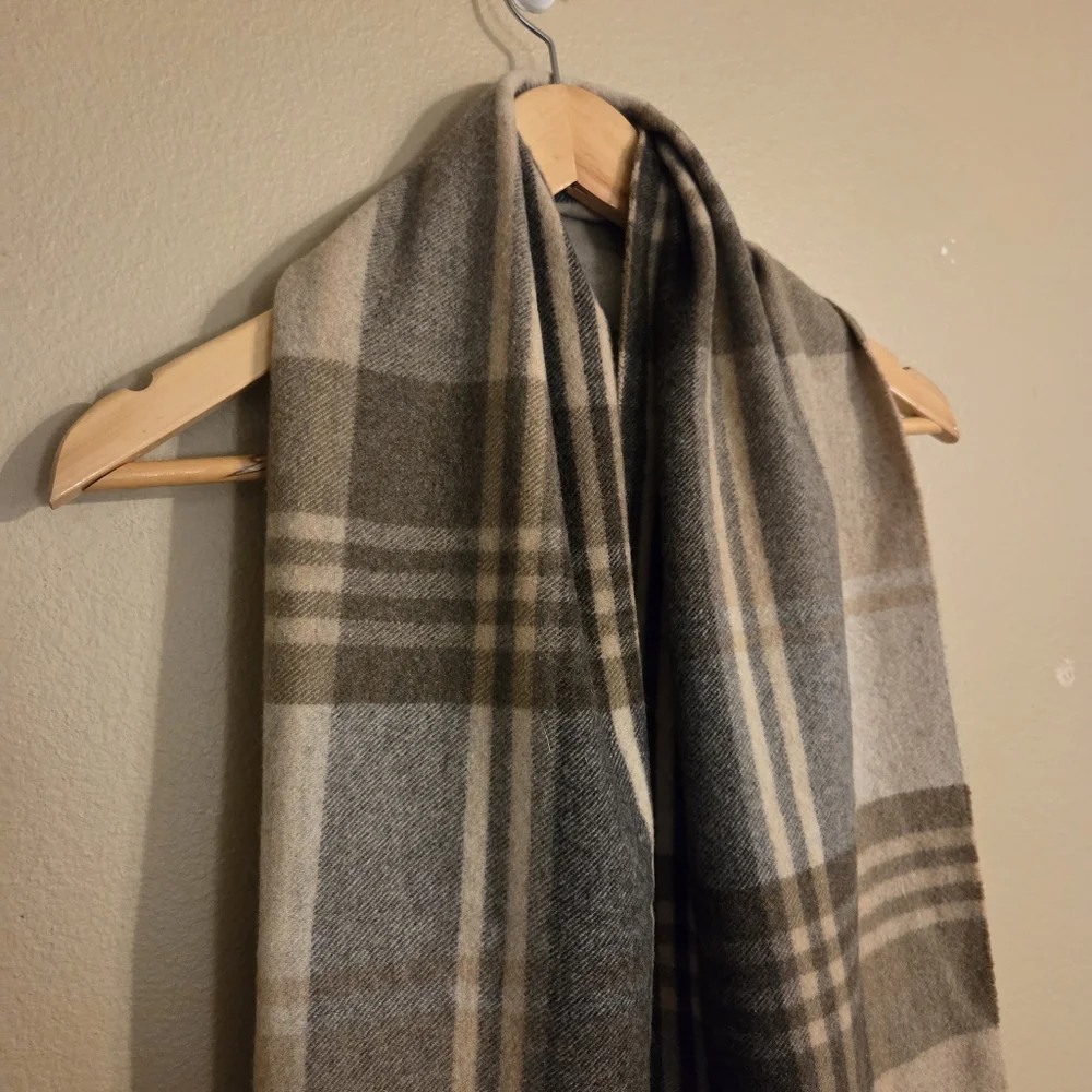 JoS.A.Banks Nuetral Tone Tartan Plaid 100% Cashmere Fringed Scarf Men's OS‎